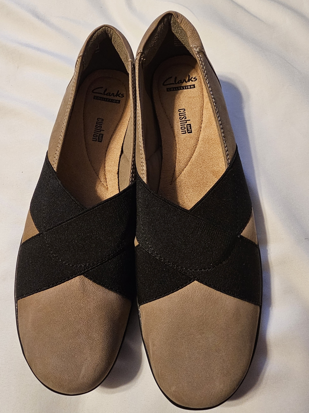 New Clarks Women's Tan and Black Slip-On Flats